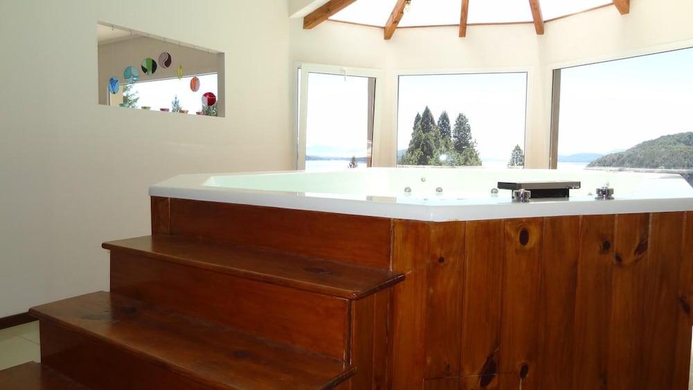 Nbh Lacus Boutique Hotel San Carlos de Bariloche Bagian luar foto