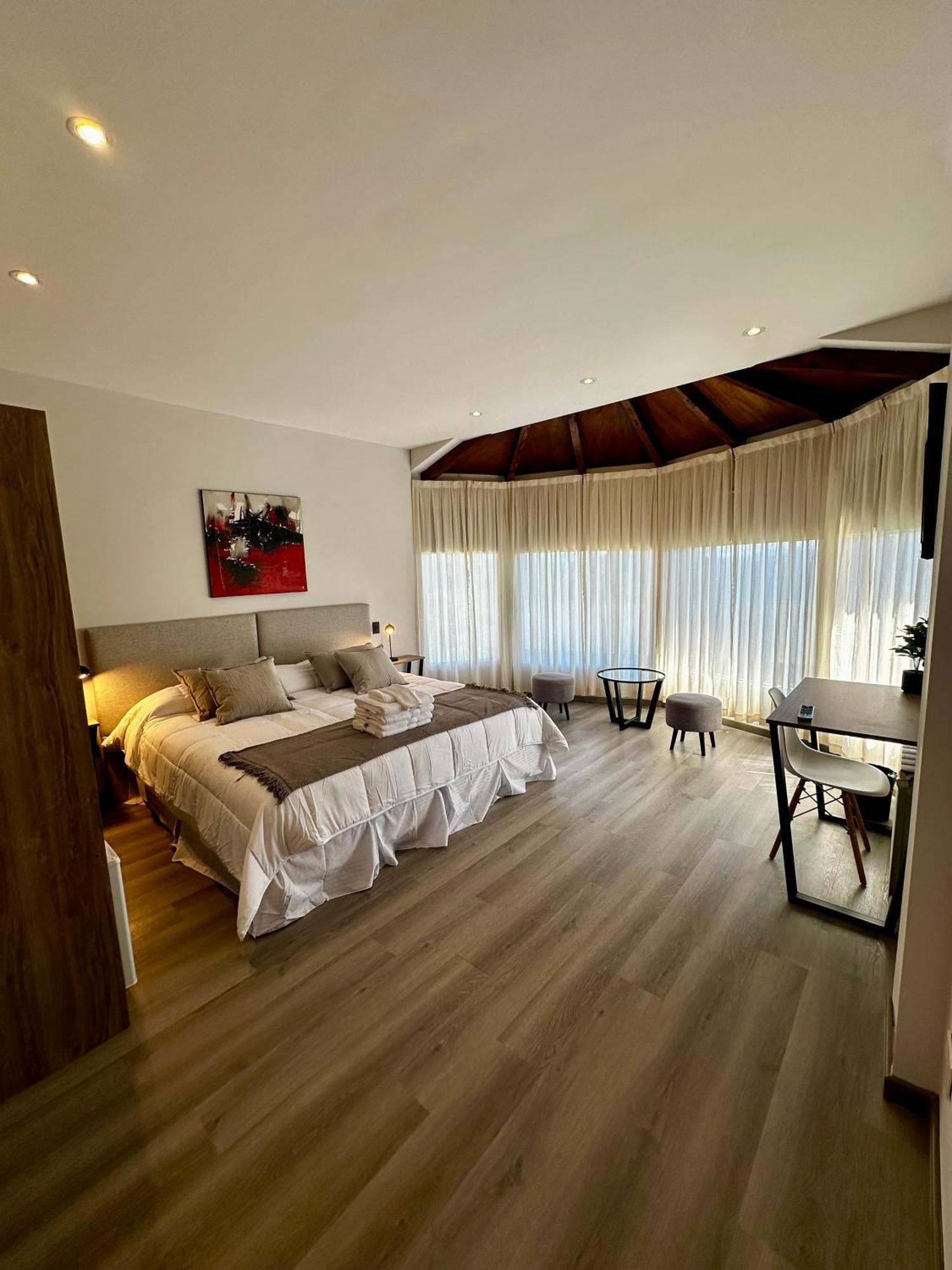 Nbh Lacus Boutique Hotel San Carlos de Bariloche Bagian luar foto