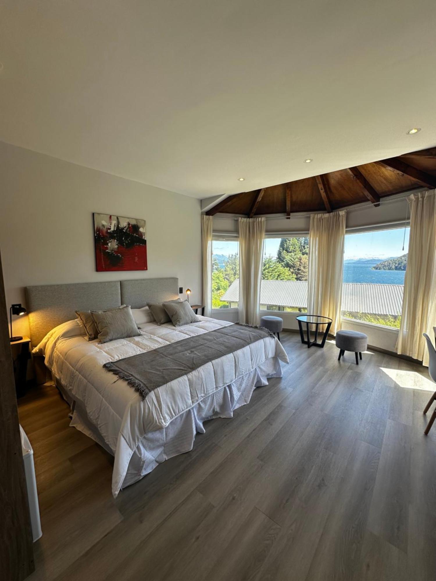 Nbh Lacus Boutique Hotel San Carlos de Bariloche Bagian luar foto